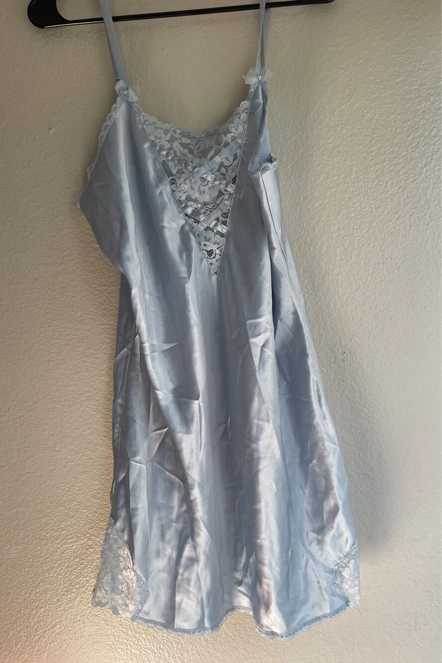 Kathie Lee Gifford's Lace light blue silky camisole slip delicate lace trim Sz M